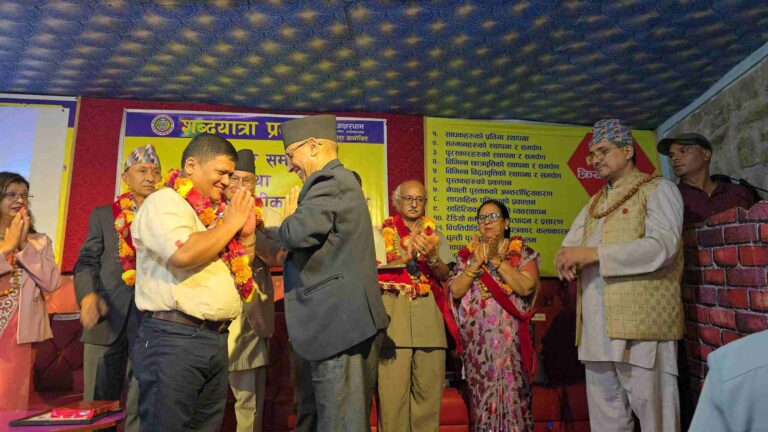 सत्यनारायण मानन्धर भक्तपुर प्रतिभा पुरस्कारबाट पुरस्कृत